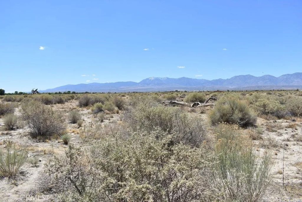 Photo of 14500 Ave R, Littlerock, CA 93543 (MLS # SR25269561)