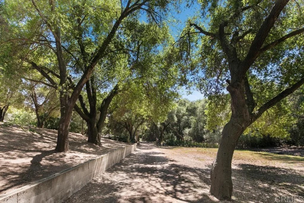 15426 Vali Hai Rd