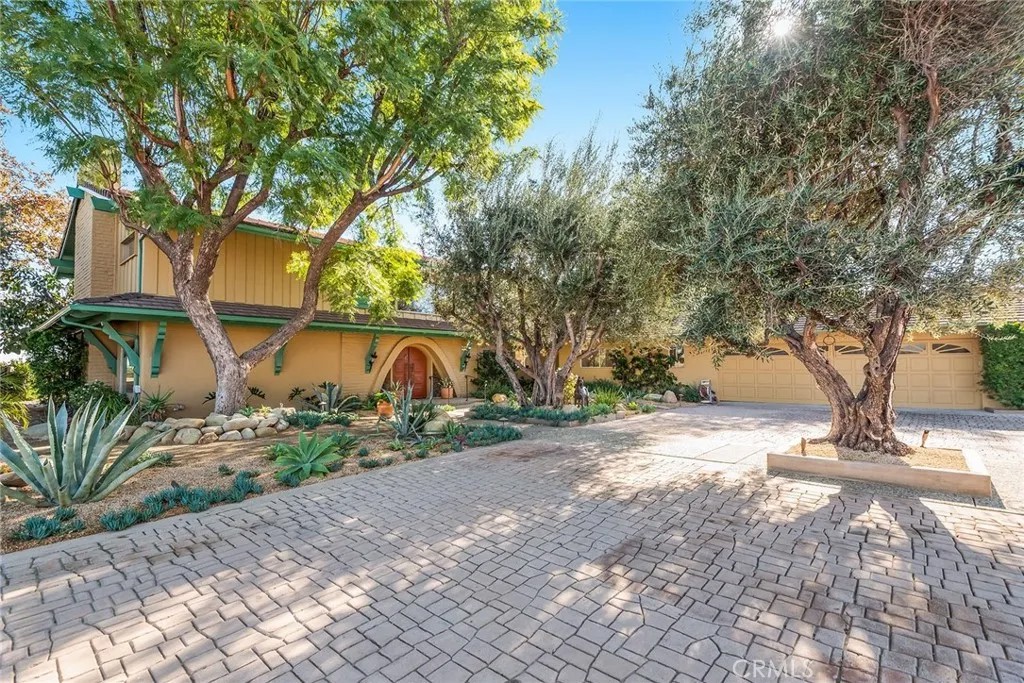 24971 KIT CARSON Road
