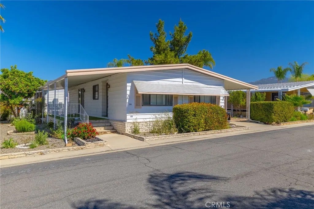 881 N Lake North 301