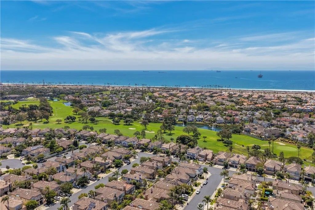 Photo of 19076 Stonehurst Ln, Huntington Beach, CA 92648 (MLS # OC26053006)