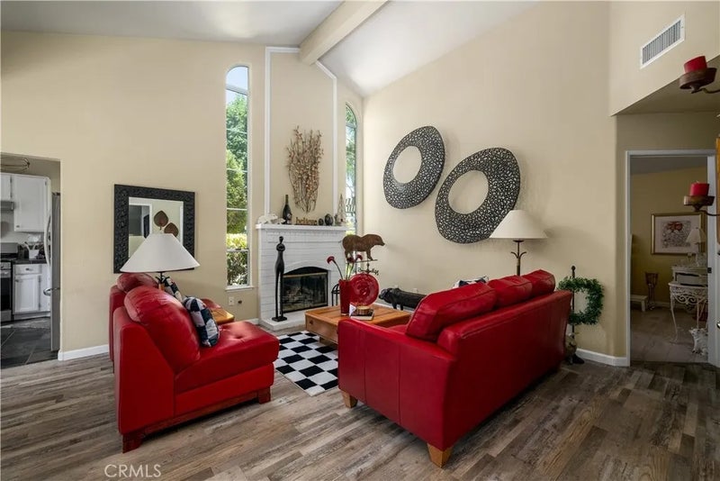 41519 Avenida De La Reina