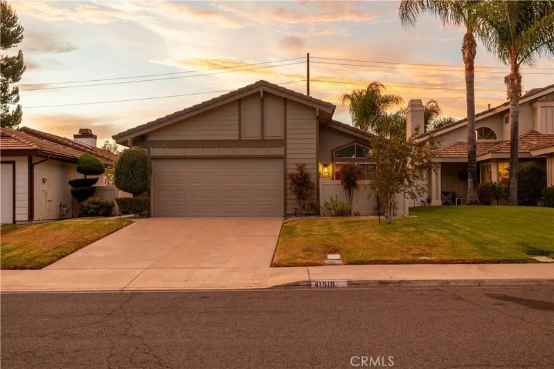 41519 Avenida De La Reina