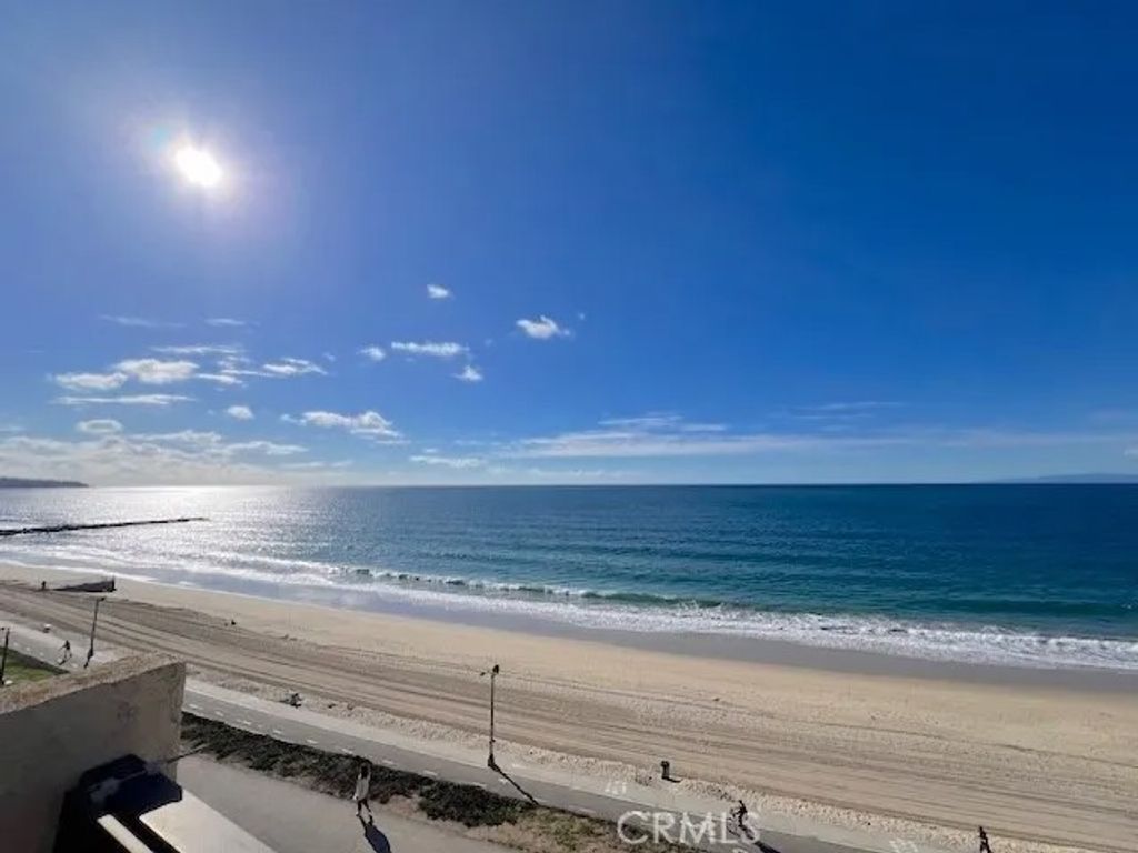 Photo of 535 Esplanade #305, Redondo Beach, CA 90277 (MLS # SB25273700)