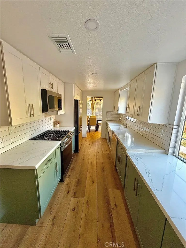 819 Vinemead