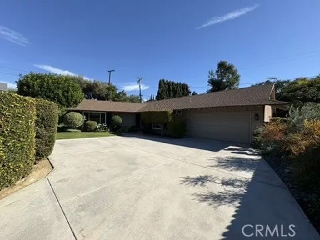 Photo of 2526 Fontezuela Dr, Hacienda Heights, CA 91745 (MLS # OC26008307)