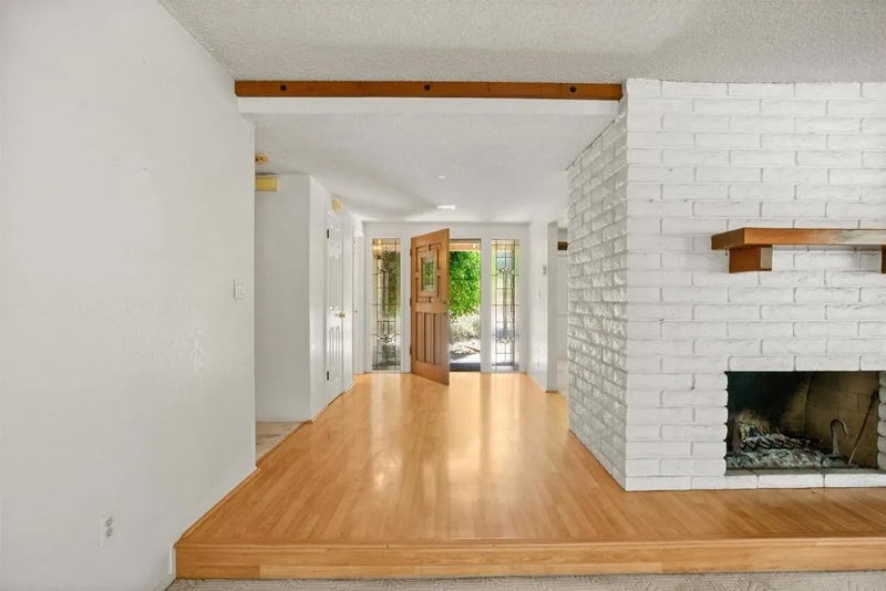 1060 Evergreen Lane