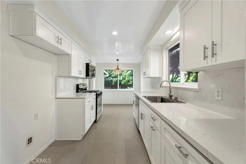 Photo of 633 S Hacienda Street, Anaheim, CA 92804 (MLS # OC26018127)