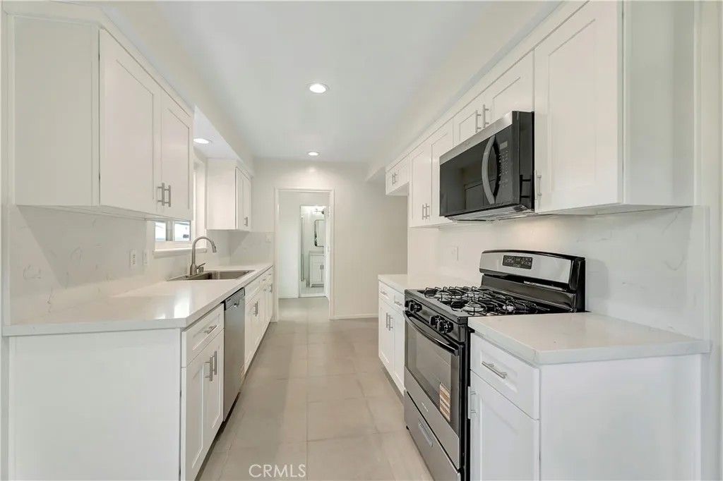 Photo of 633 S Hacienda Street, Anaheim, CA 92804 (MLS # OC26018127)