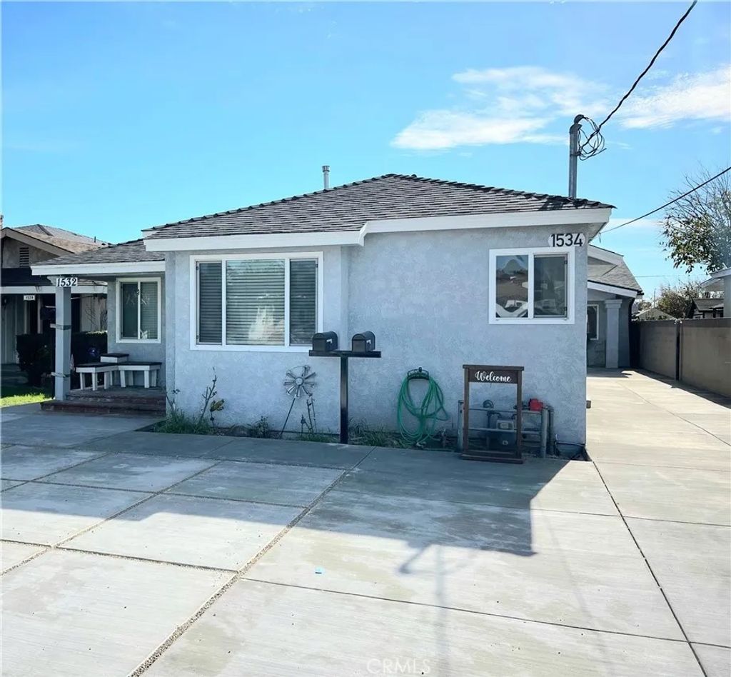 Photo of 1532 W 221st St, Torrance, CA 90501 (MLS # SB26012720)