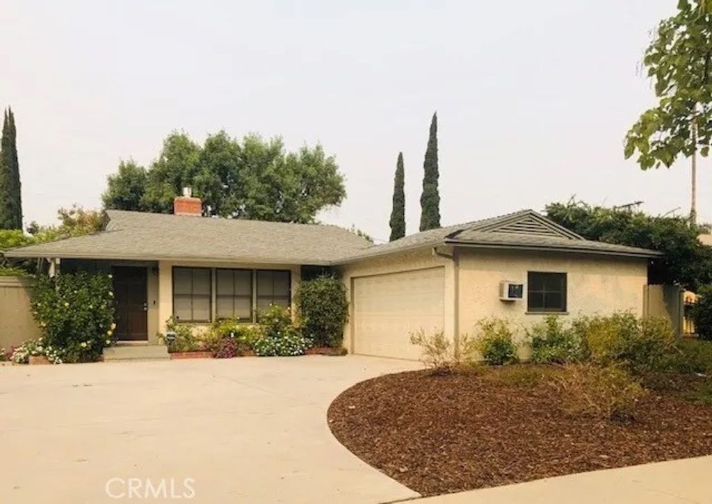 Photo of 6427 Gaviota, Van Nuys, CA 91406 (MLS # SR25273030)