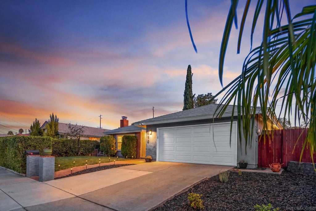 Photo of 650 Hillward St, Escondido, CA 92027 (MLS # 260018095)