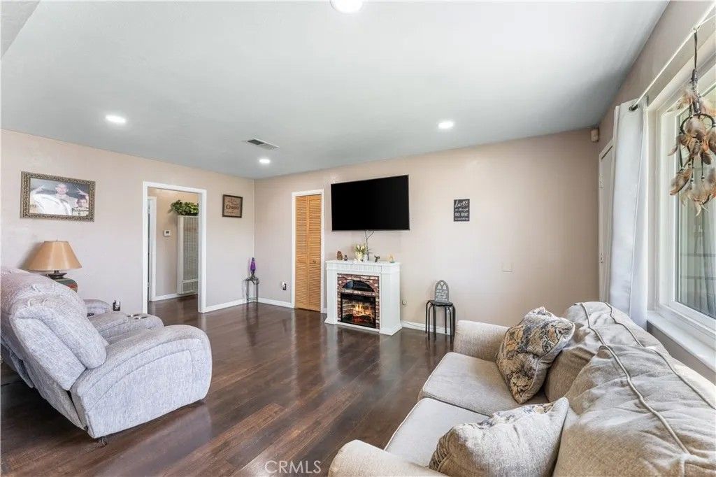 Photo of 45370 Elm Ave, Lancaster, CA 93534 (MLS # SR26080822)