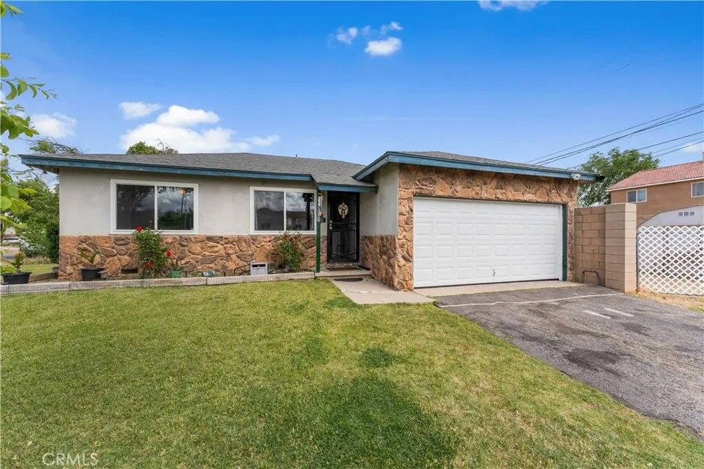 Photo of 45370 Elm Ave, Lancaster, CA 93534 (MLS # SR26080822)