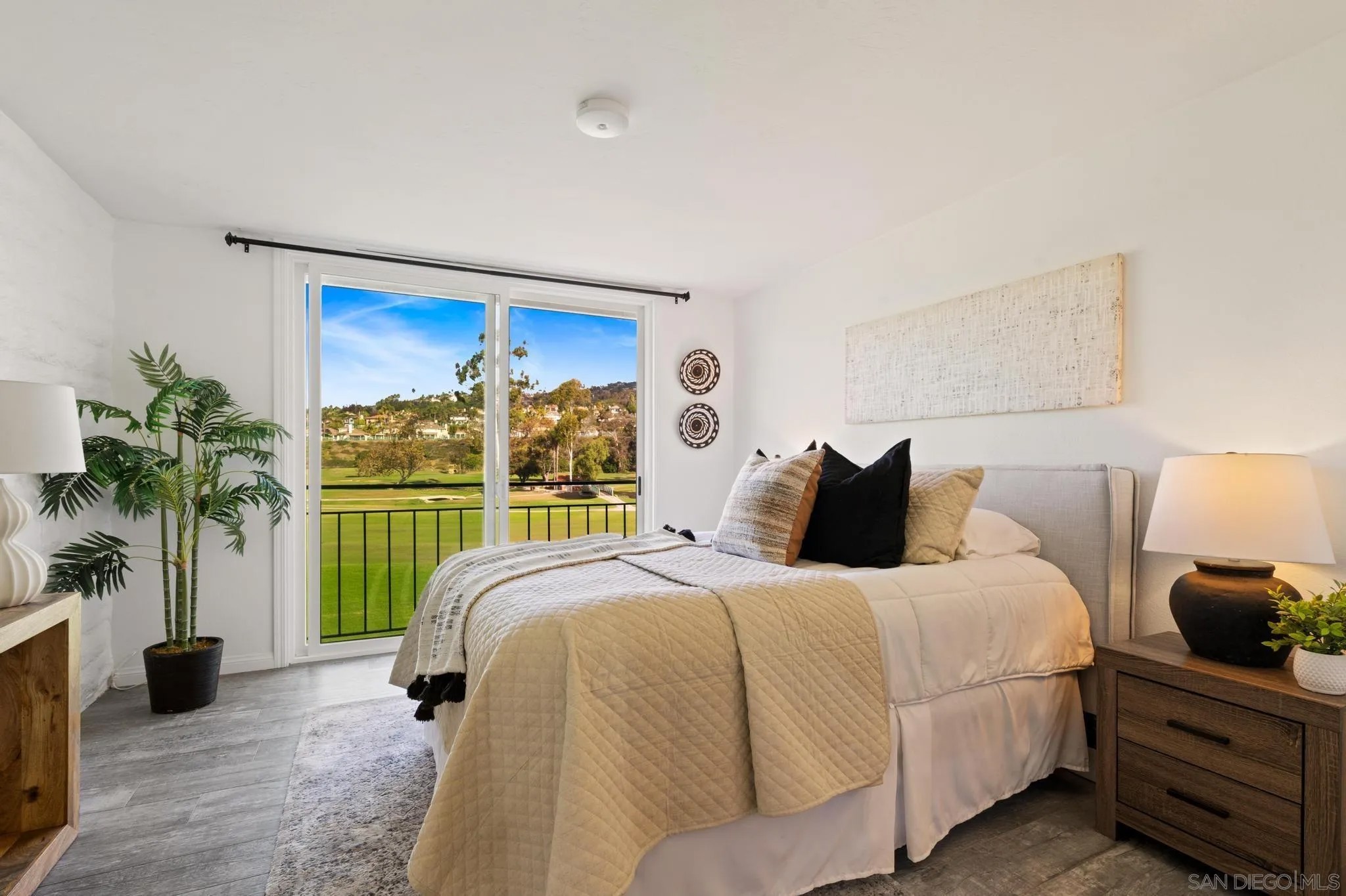 2544 Navarra Drive 17 17