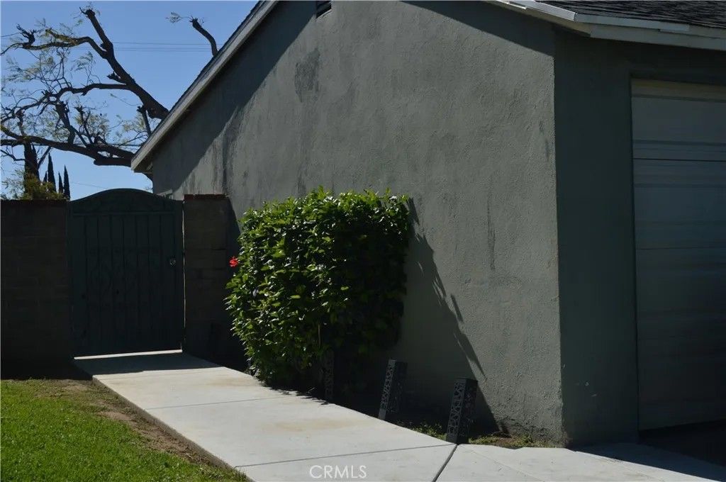 Photo of 1310 Poindexter Street, Los Angeles, CA 90044 (MLS # PW26046718)