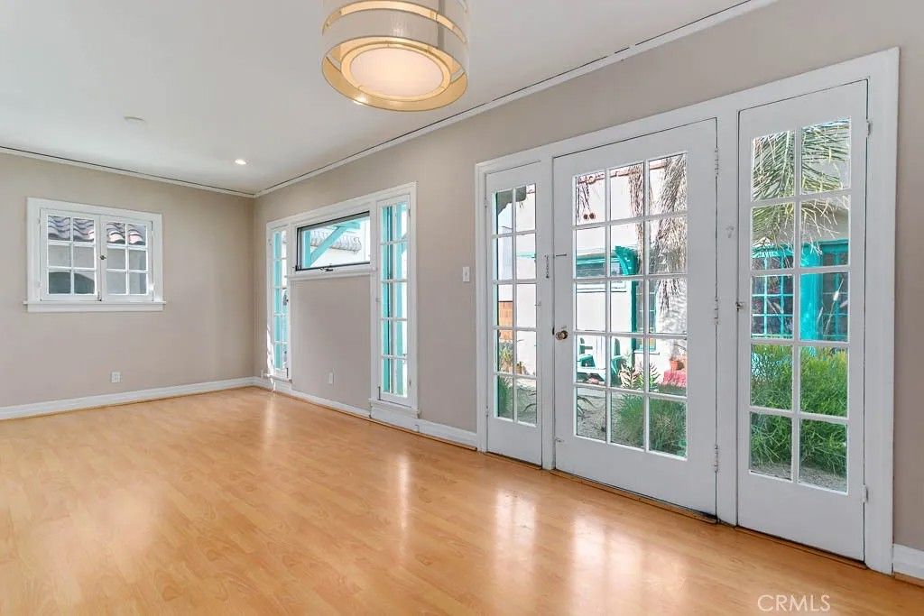 Photo of 615 S Columbus Avenue, Glendale, CA 91204 (MLS # SR25268972)