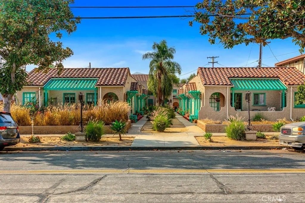 Photo of 615 S Columbus Avenue, Glendale, CA 91204 (MLS # SR25268972)