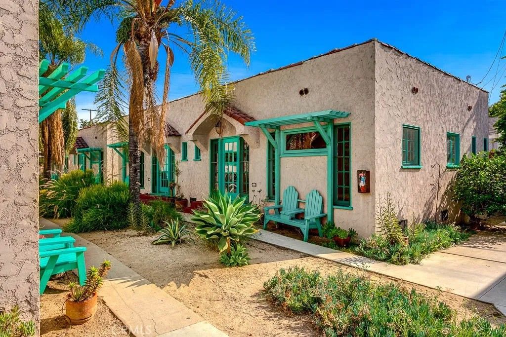 Photo of 615 S Columbus Avenue, Glendale, CA 91204 (MLS # SR25268972)