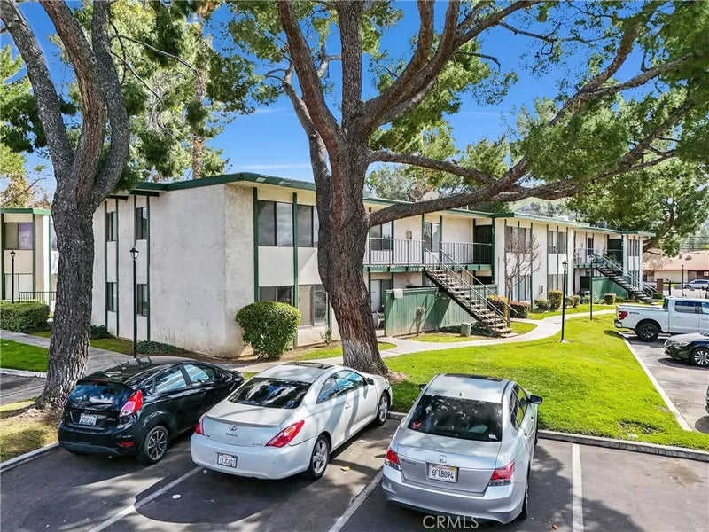 1735 E Washington B28
