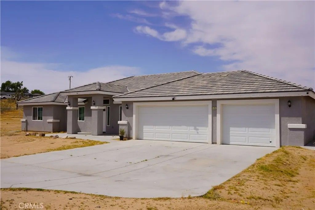 Photo of 18702 Atlantic Street, Hesperia, CA 92345 (MLS # IV26085565)