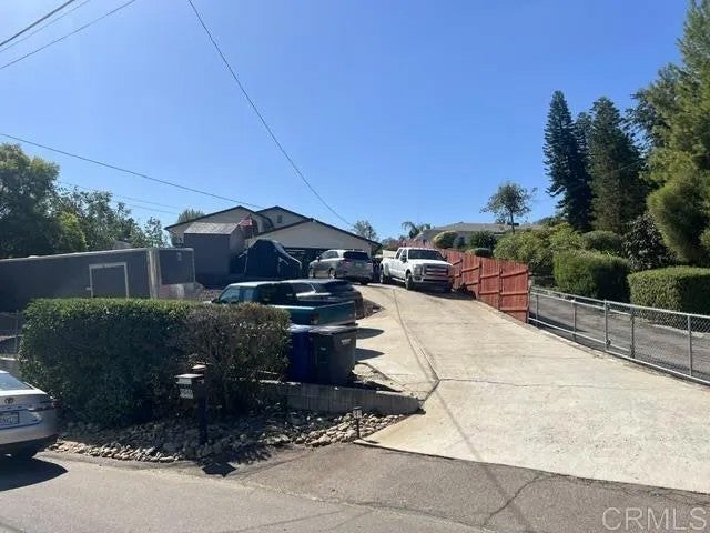 9040 Paradise Park Dr