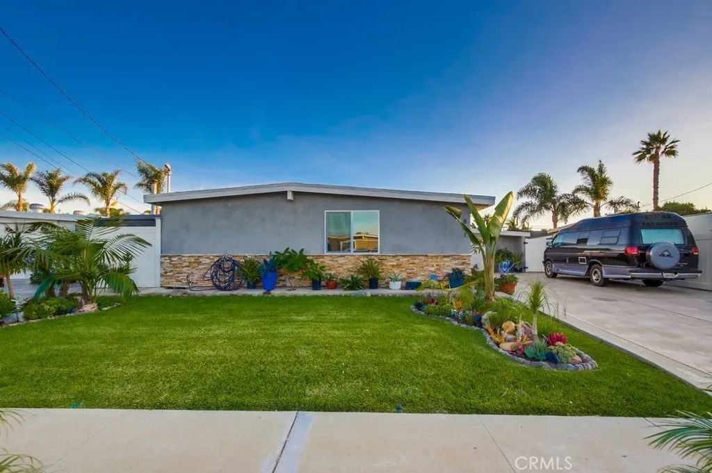 Photo of 851 Holly Avenue, Imperial Beach, CA 91932 (MLS # IV25258972)