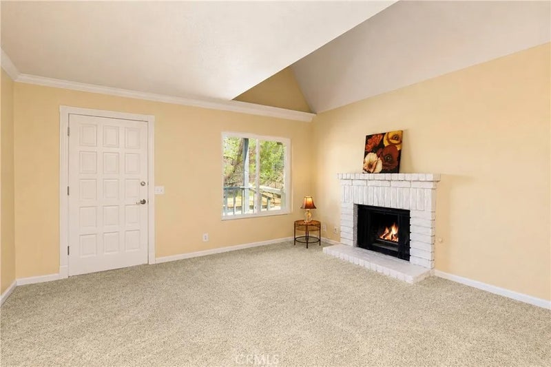 4718 Quartz Hill