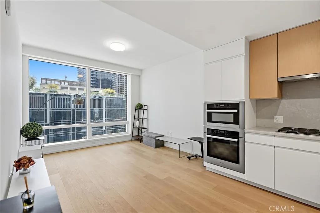 Photo of 877 S Francisco St #2503, Los Angeles, CA 90017 (MLS # WS26086685)