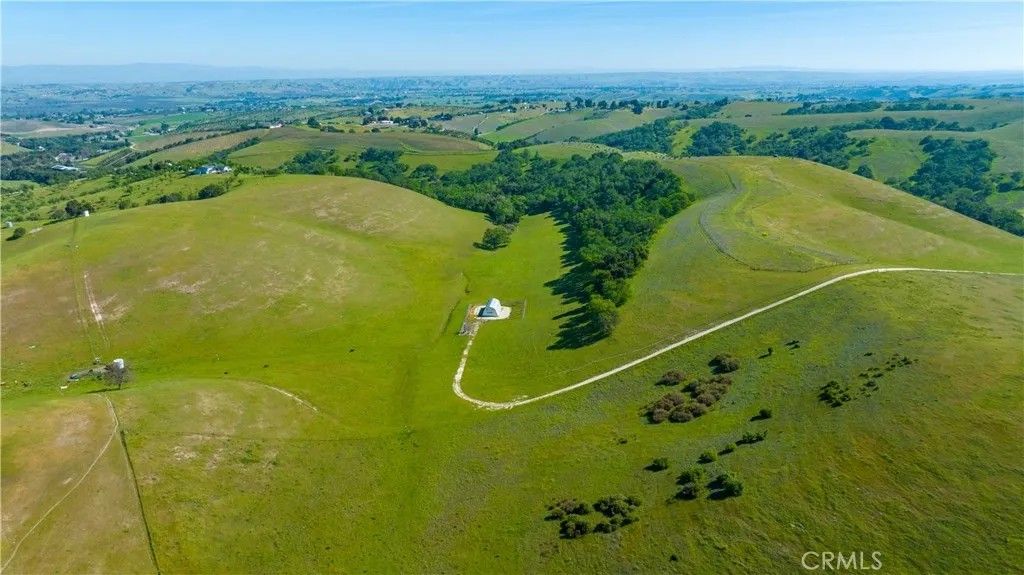Photo of 2750 Raptor Ridge Trail, Templeton, CA 93465 (MLS # NS26096343)