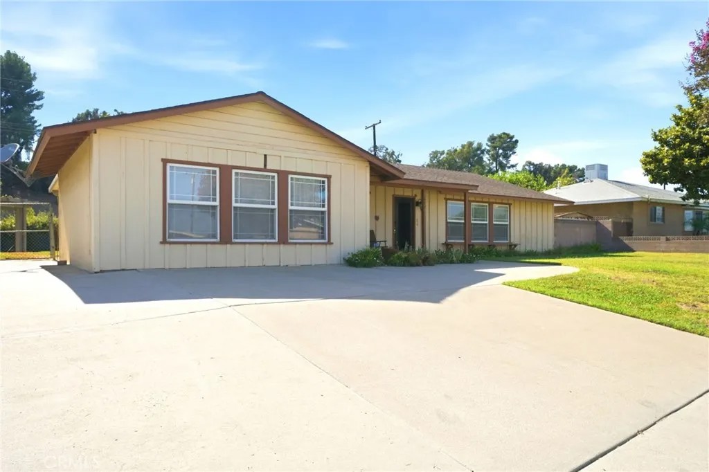 682 S Belden