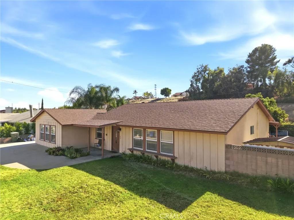 682 S Belden