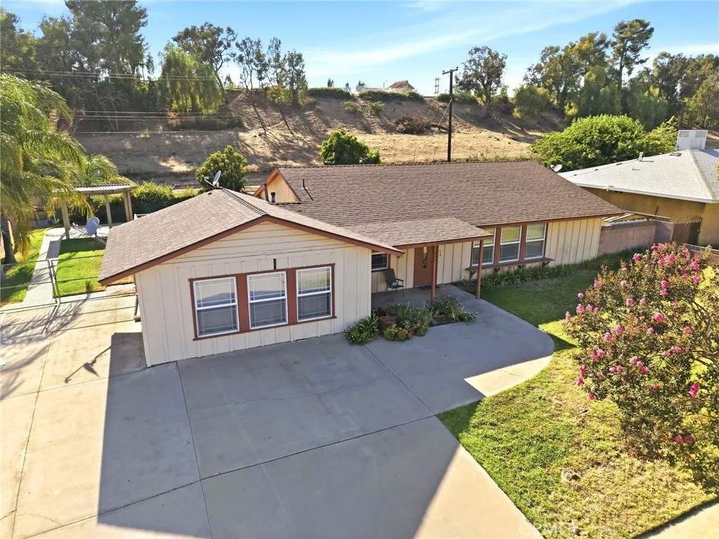 682 S Belden