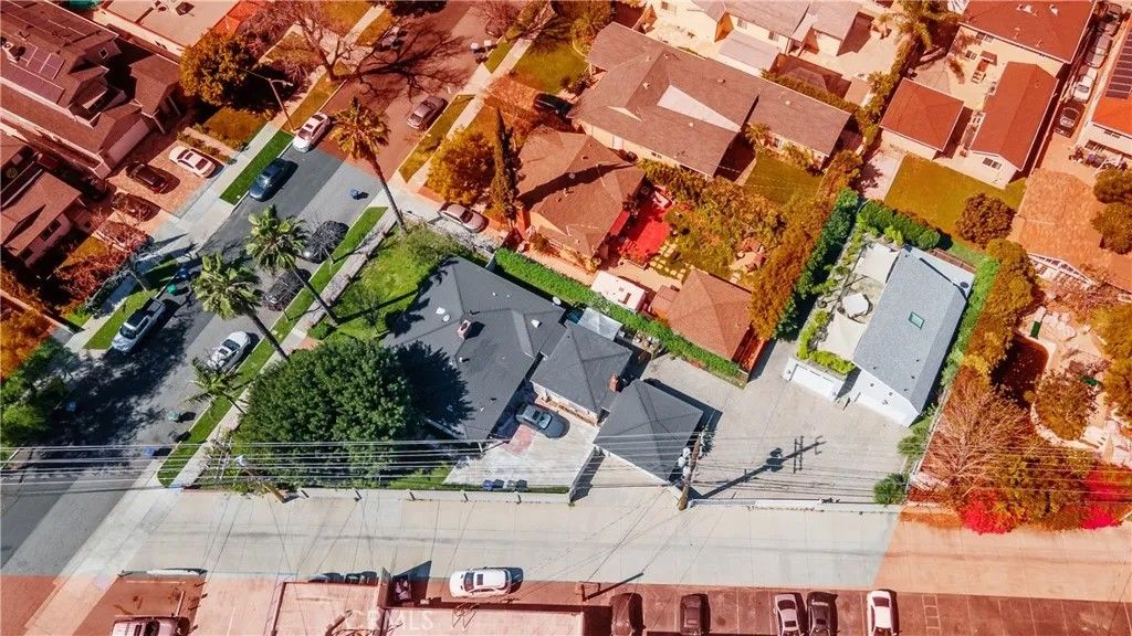 Photo of 124 N Naomi St, Burbank, CA 91505 (MLS # SR26090213)