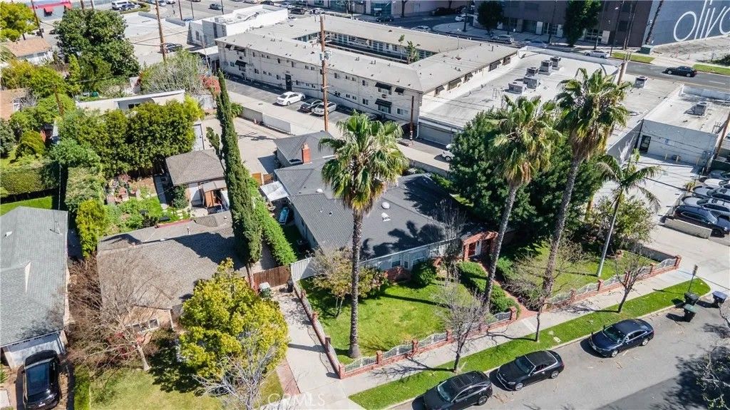 Photo of 124 N Naomi St, Burbank, CA 91505 (MLS # SR26090213)