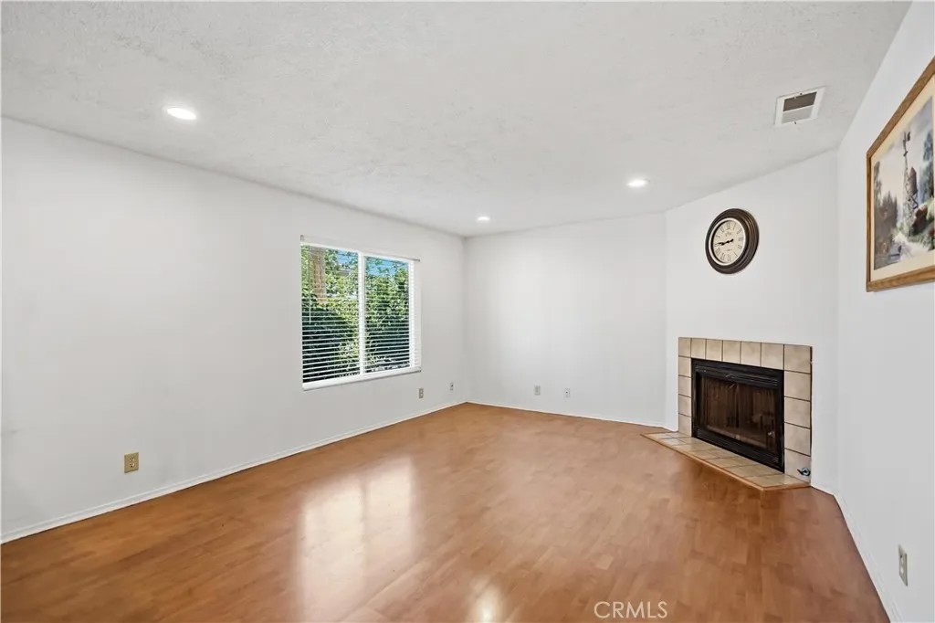 215 Hilliard