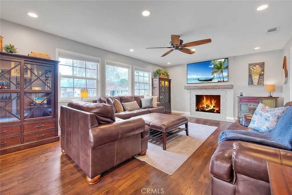 156 S Country Club Rd