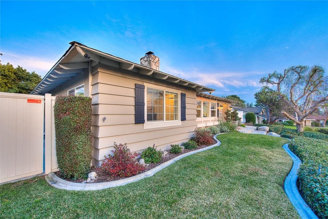 156 S Country Club Rd
