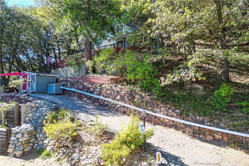 23600 Hillside