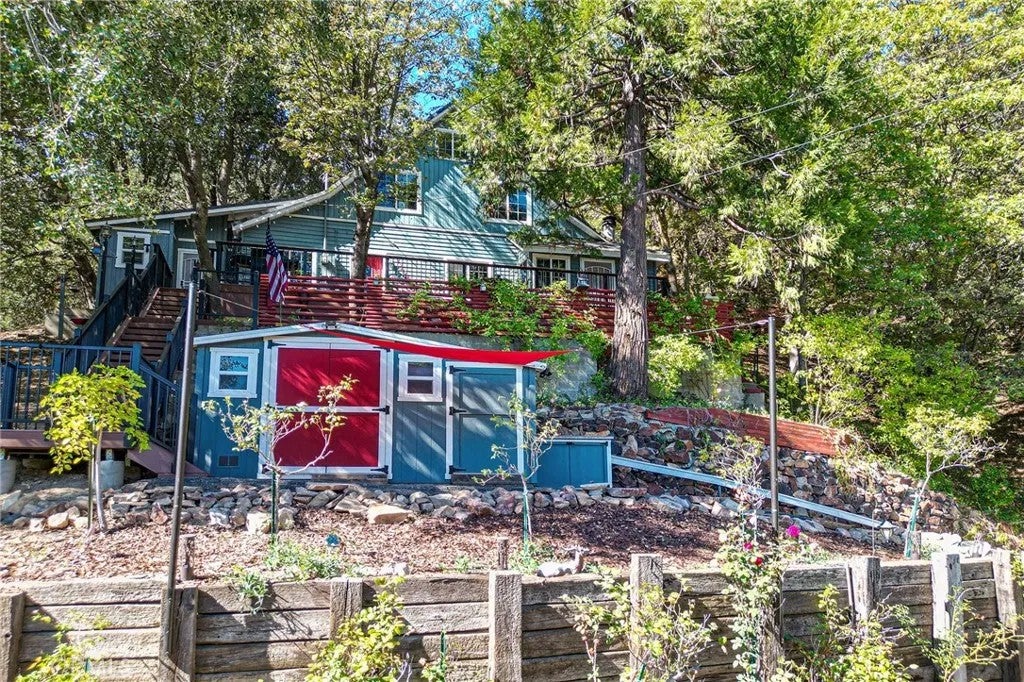 23600 Hillside