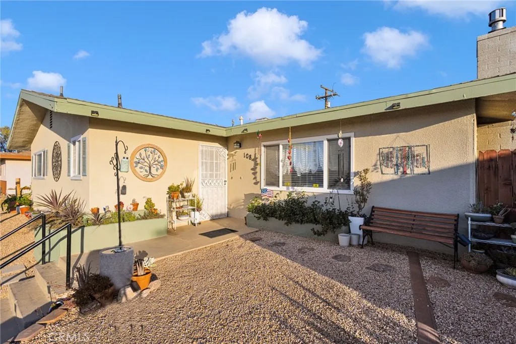 108 W Desert View Drive