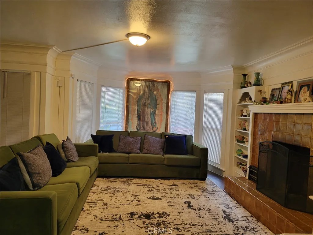 1434 N Genesee Avenue