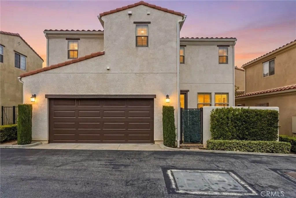 Photo of 11537 Amalfi Way, Porter Ranch, CA 91326 (MLS # SR26072563)
