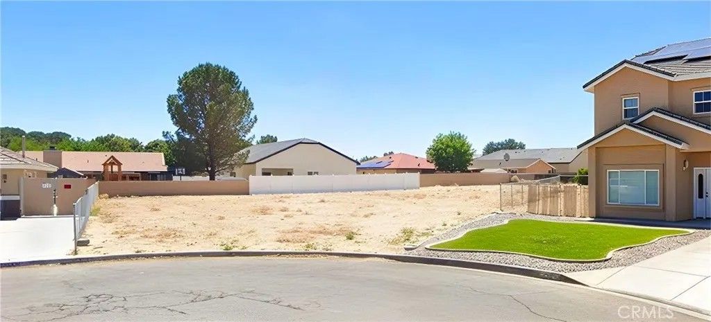 Photo of 26832 Dunsmuir Ln, Helendale, CA 92342 (MLS # PV26005343)