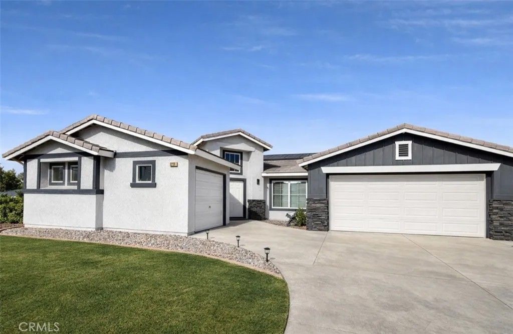 Photo of 13200 Dos Palmas Rd, Victorville, CA 92392 (MLS # CV26023965)