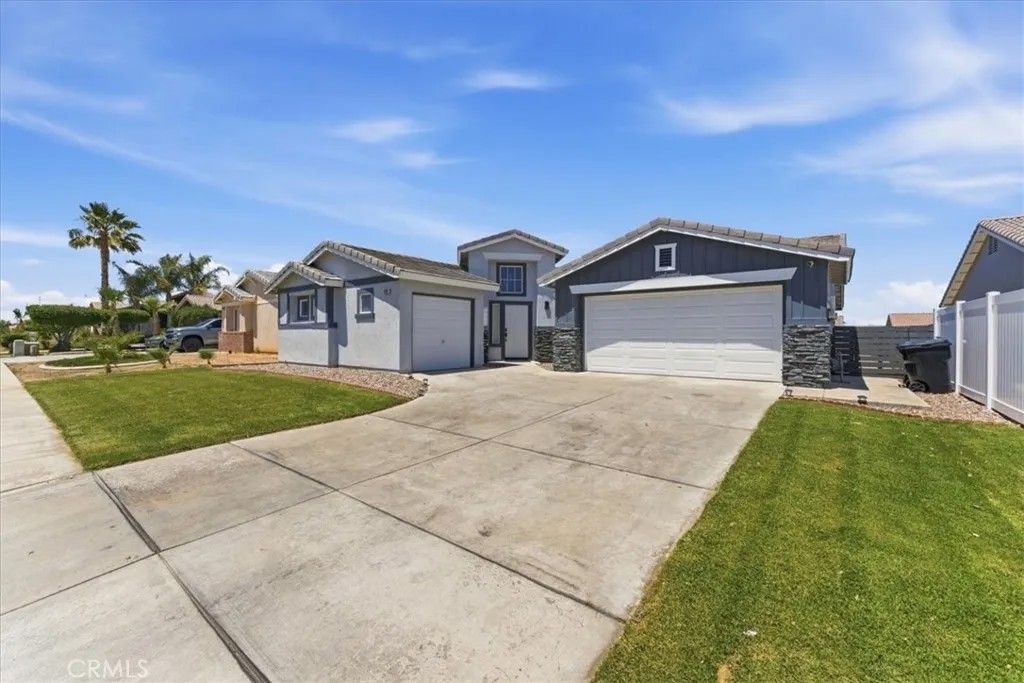 Photo of 13200 Dos Palmas Rd, Victorville, CA 92392 (MLS # CV26023965)