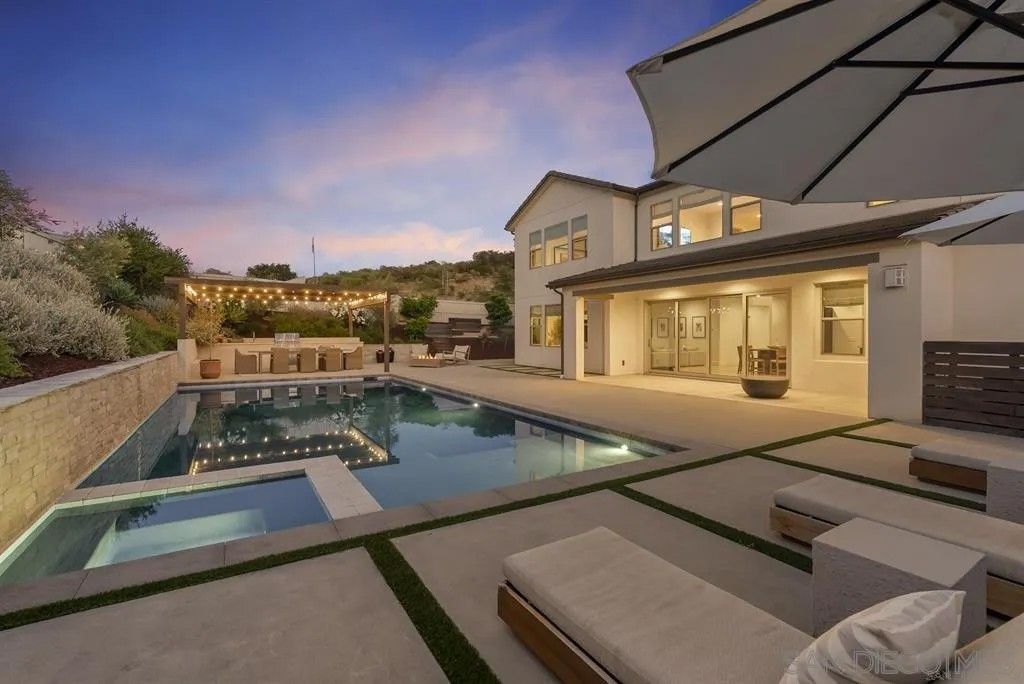 Photo of 2984 Hayloft Pl, Escondido, CA 92029 (MLS # 260006879)