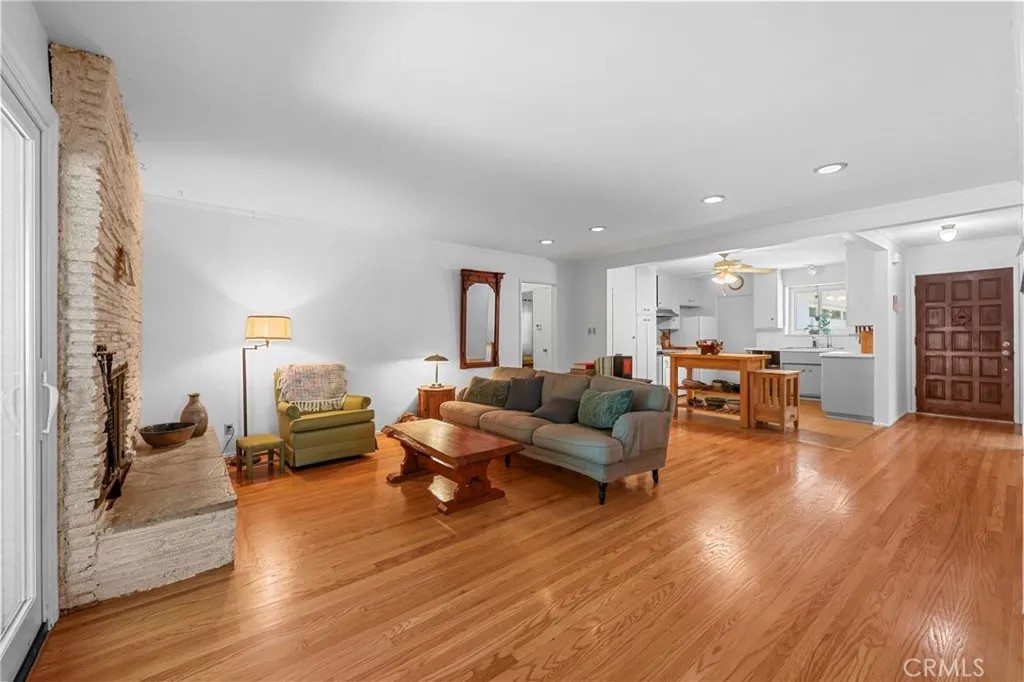 5703 Freeman