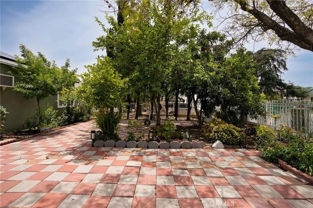 Photo of 7838 Craner Avenue, Sun Valley, CA 91352 (MLS # PF26096613)