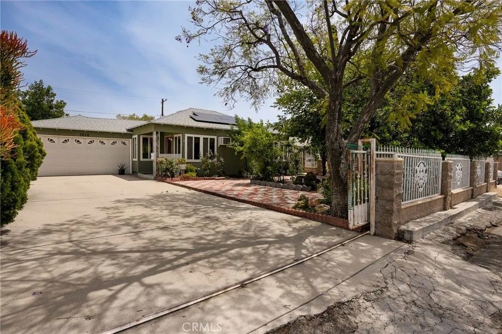 Photo of 7838 Craner Avenue, Sun Valley, CA 91352 (MLS # PF26096613)